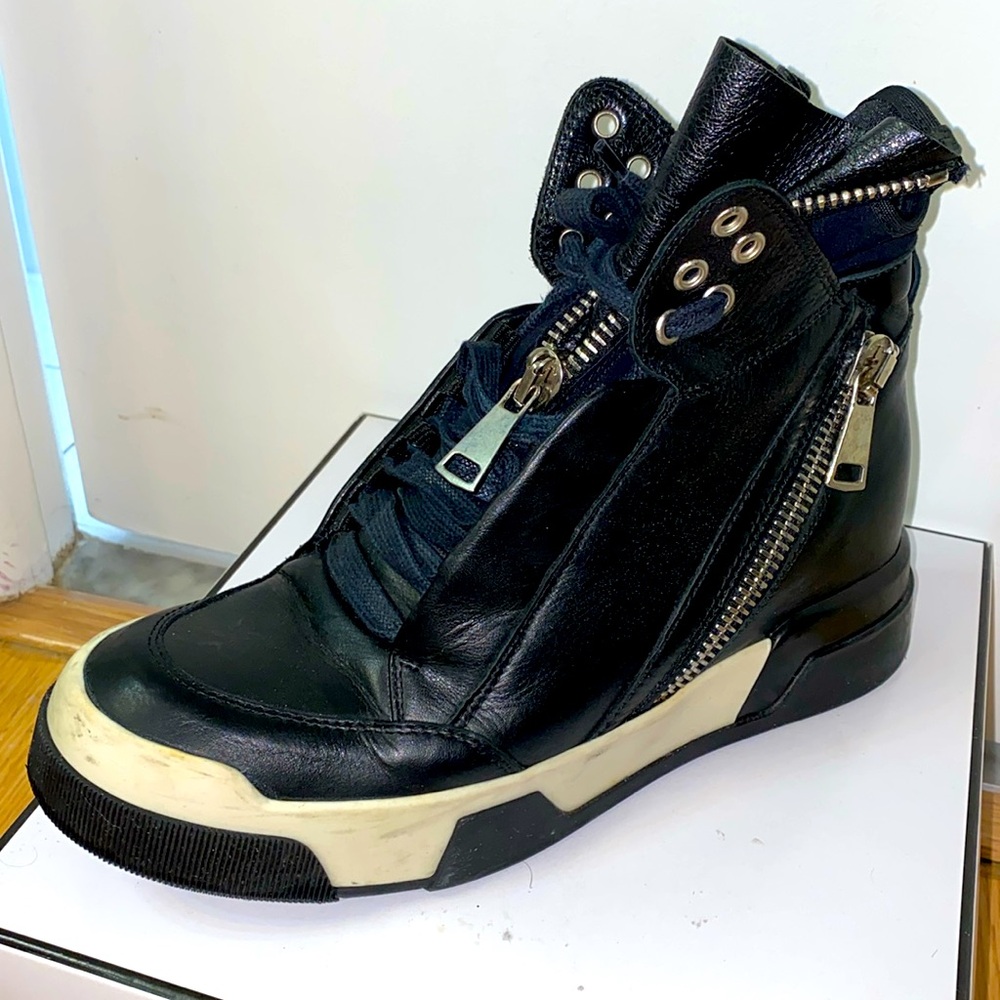 Genuine Leather Sneakers (ITALY)